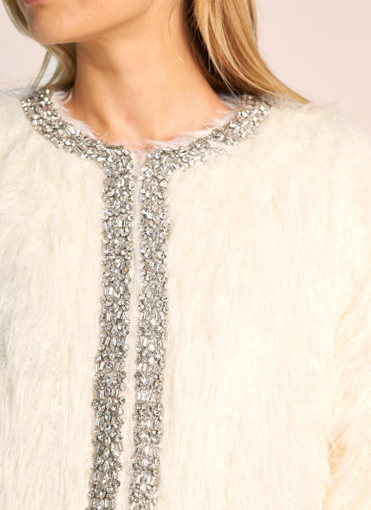 CASACO COM EFEITO DE PELE COM PORMENORES