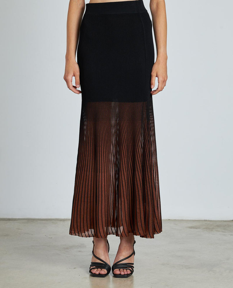 METALLISIERTER, HALBTRANSPARENTER ROCK