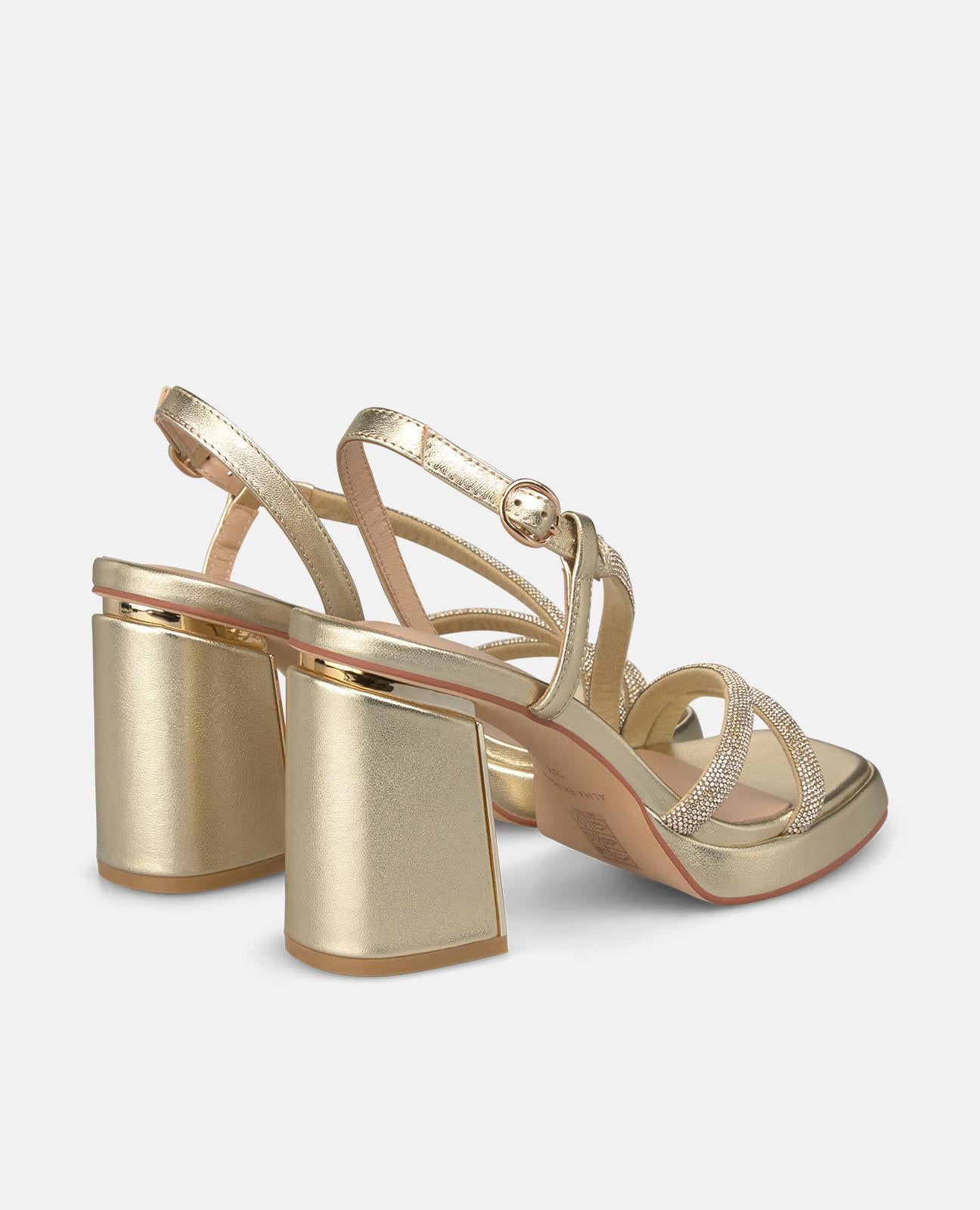 SANDALIA TIRAS METALIZADAS