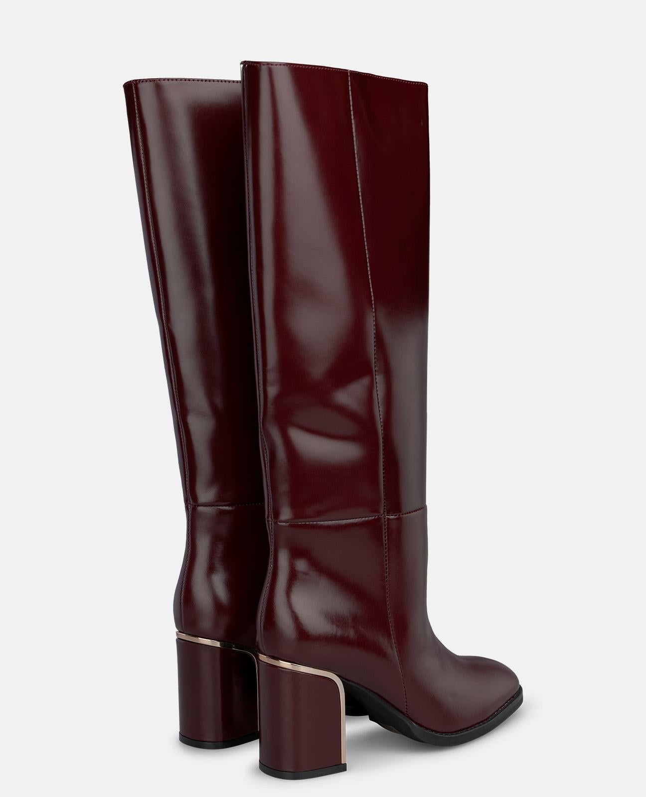 BOTA DE PIEL CON TACÓN