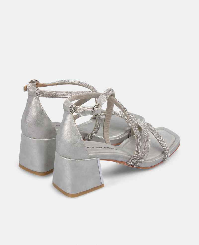 SANDAL WITH CROSSED STRAPS HEEL