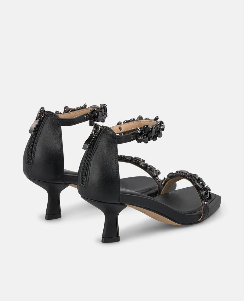 SANDALIA CON ADORNO PEDRERIA