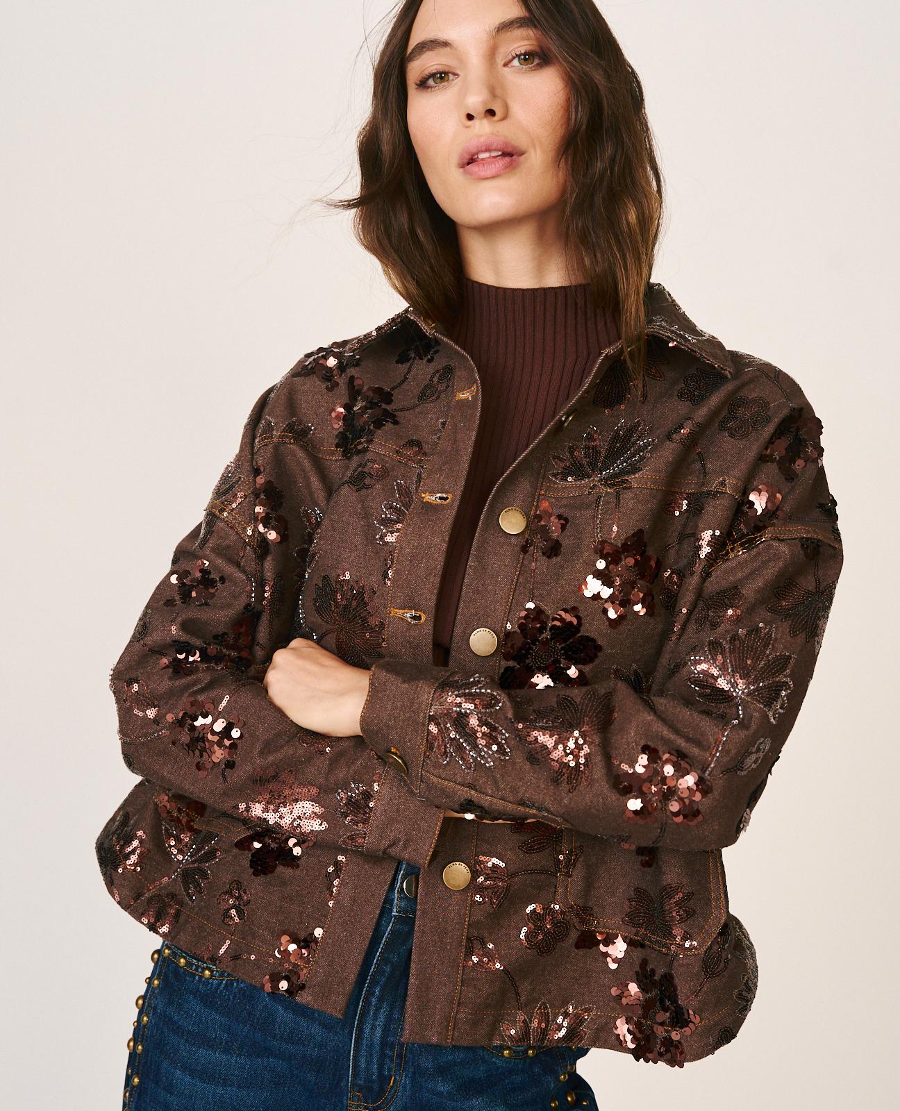 CHAQUETA SARGA BORDADOS FLORALES