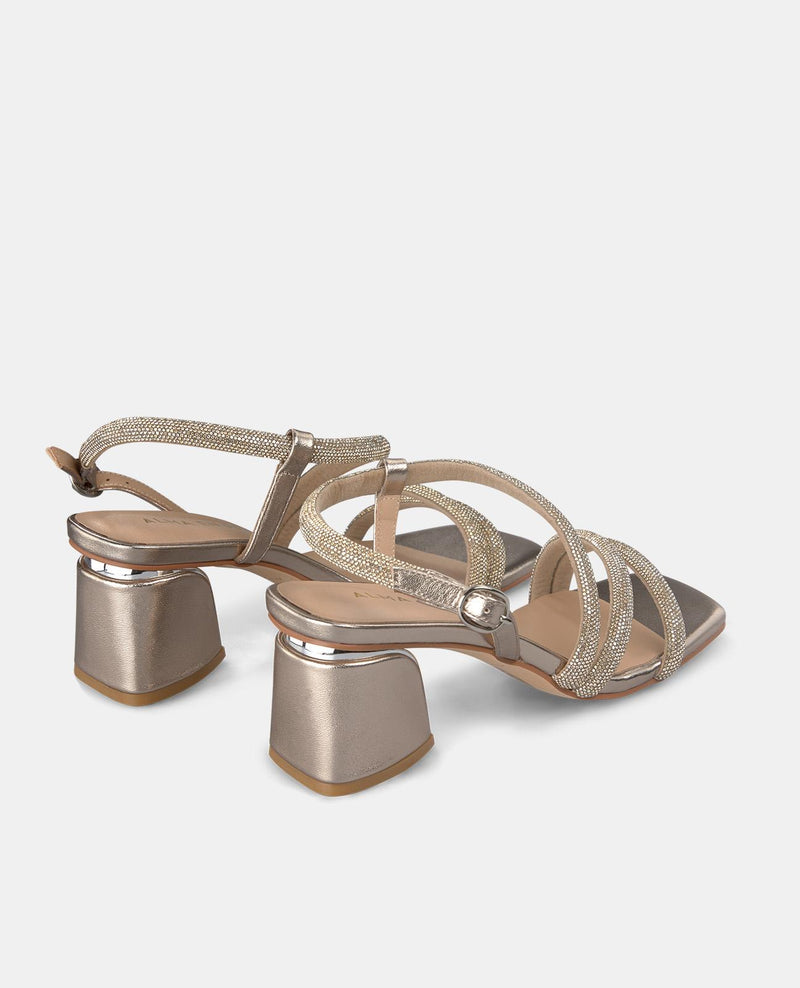 SANDALE À LARGE TALON