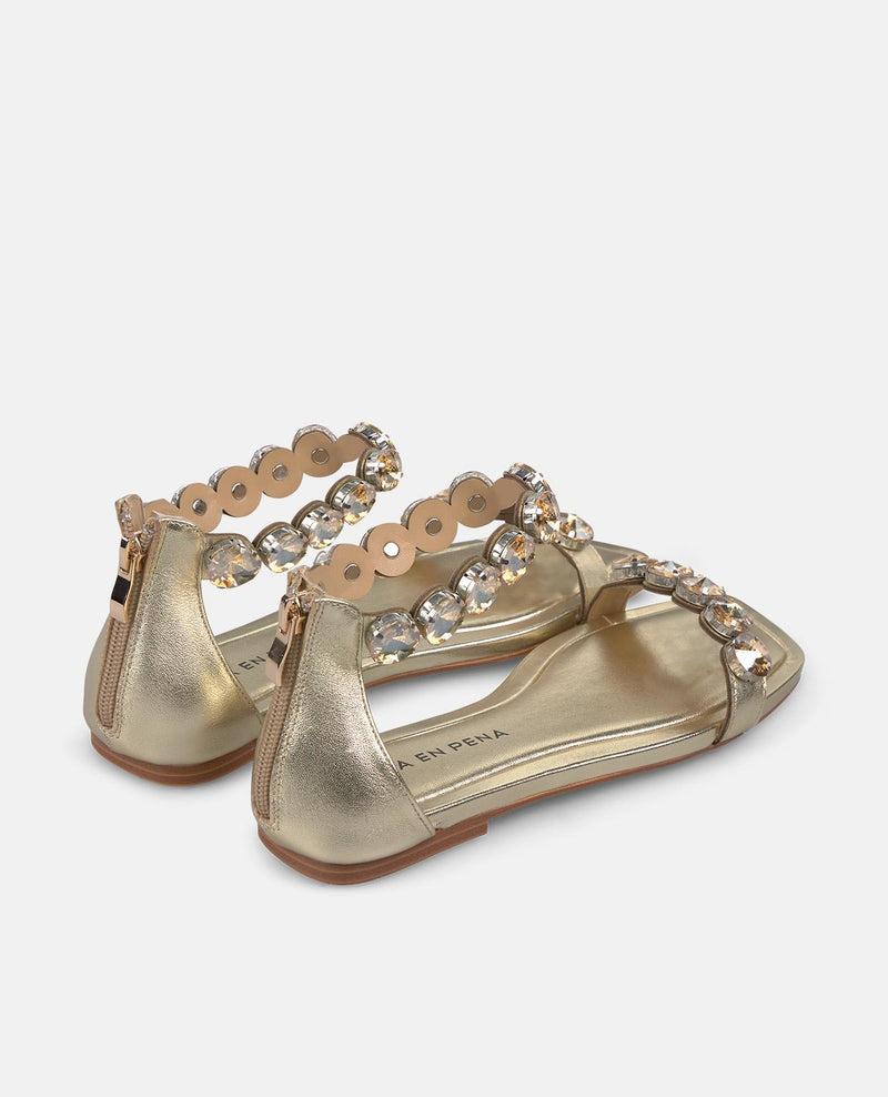 FLAT SANDAL STRAPS DETAIL