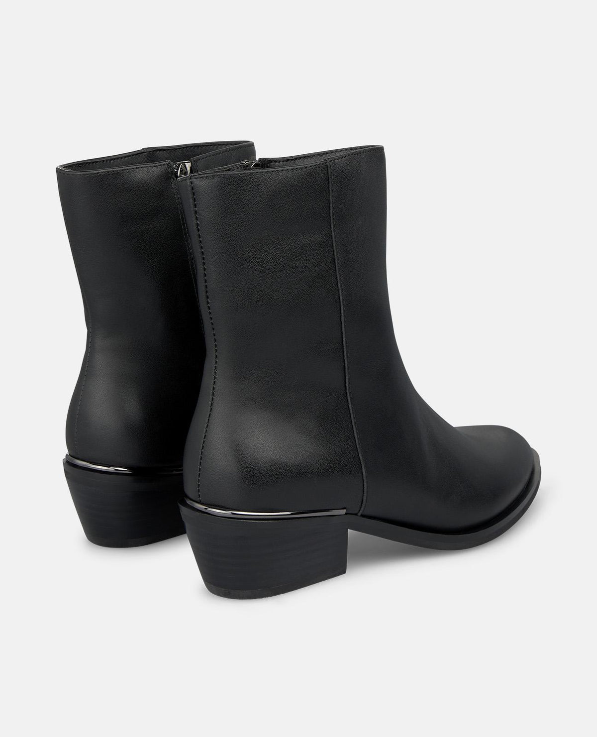 LEATHER ANKLE BOOTS WITH A ZIPPER CLOSURE