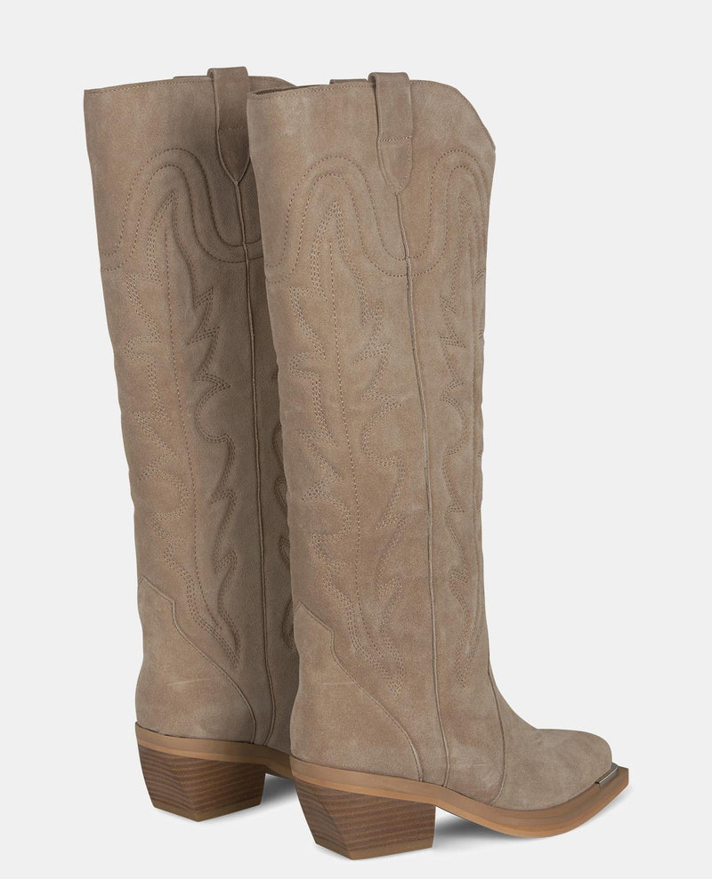 BESTICKTER STIEFEL MIT WEITEM SCHAFT