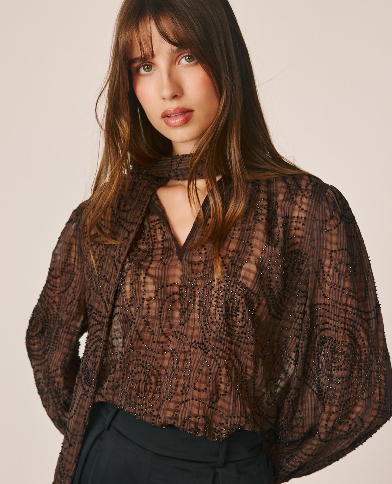 BLUSA ORGANZA CON CUENTAS