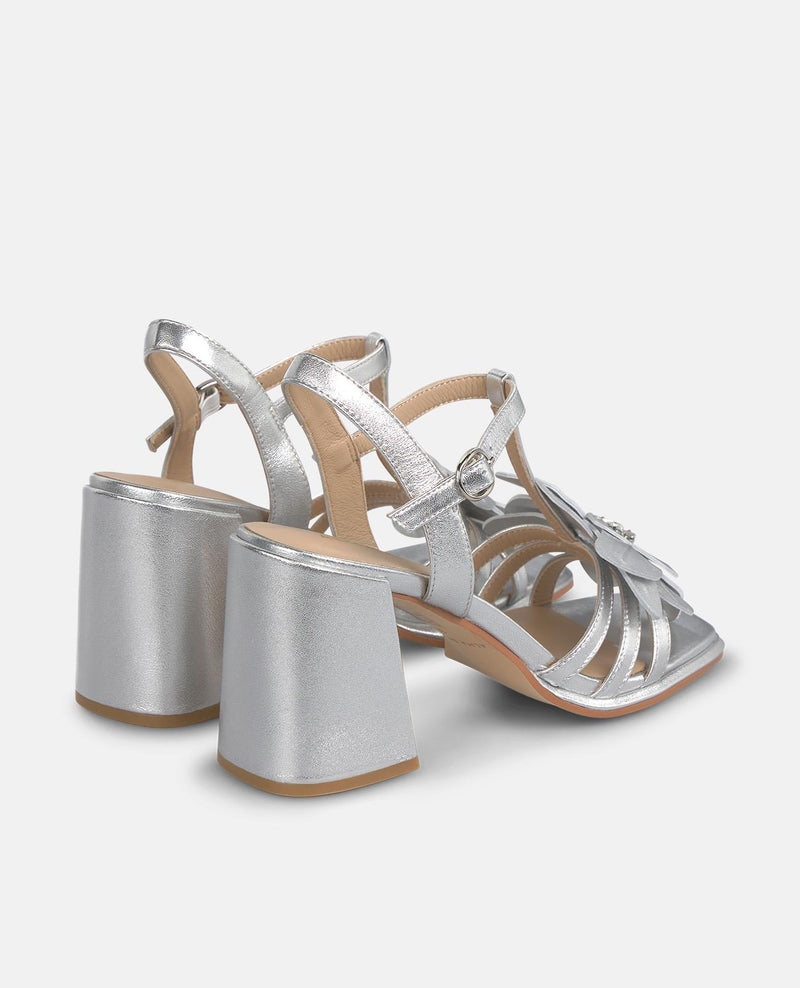 METALLIC SANDAL WITH FLOWER DETAIL