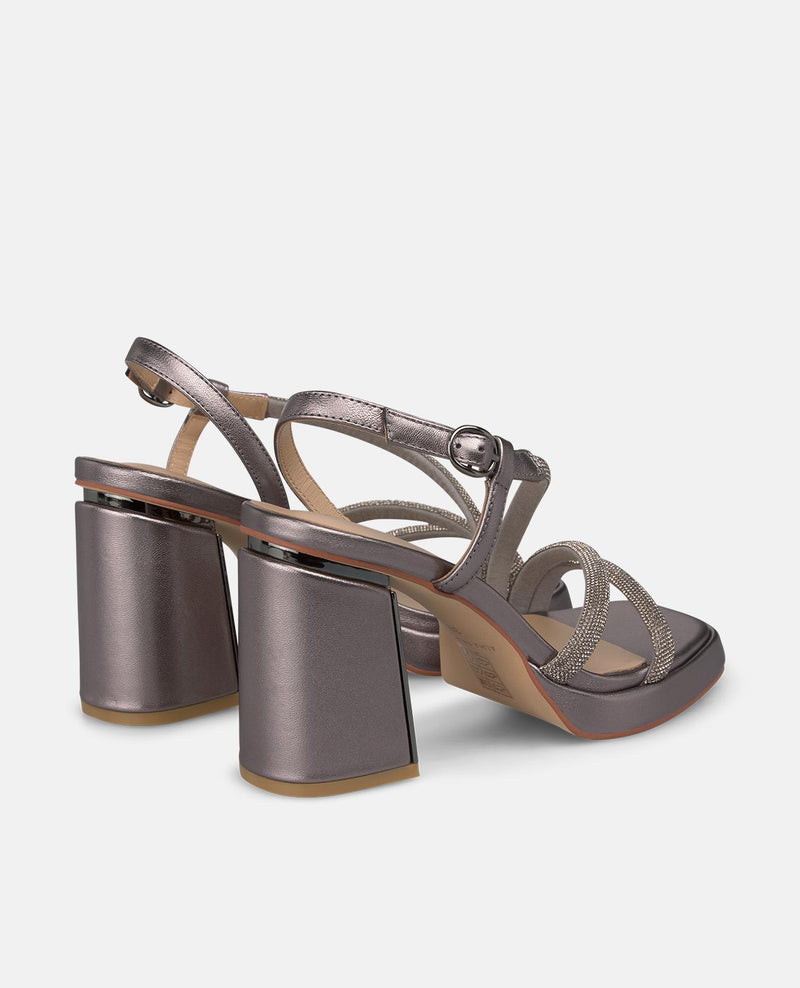 SANDALIA TIRAS METALIZADAS