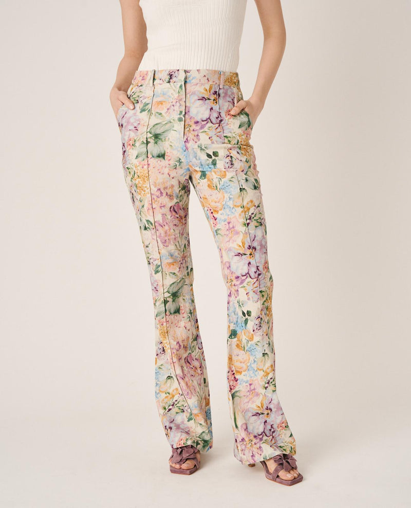 PANTALÓN ESTAMPADO DETALLE