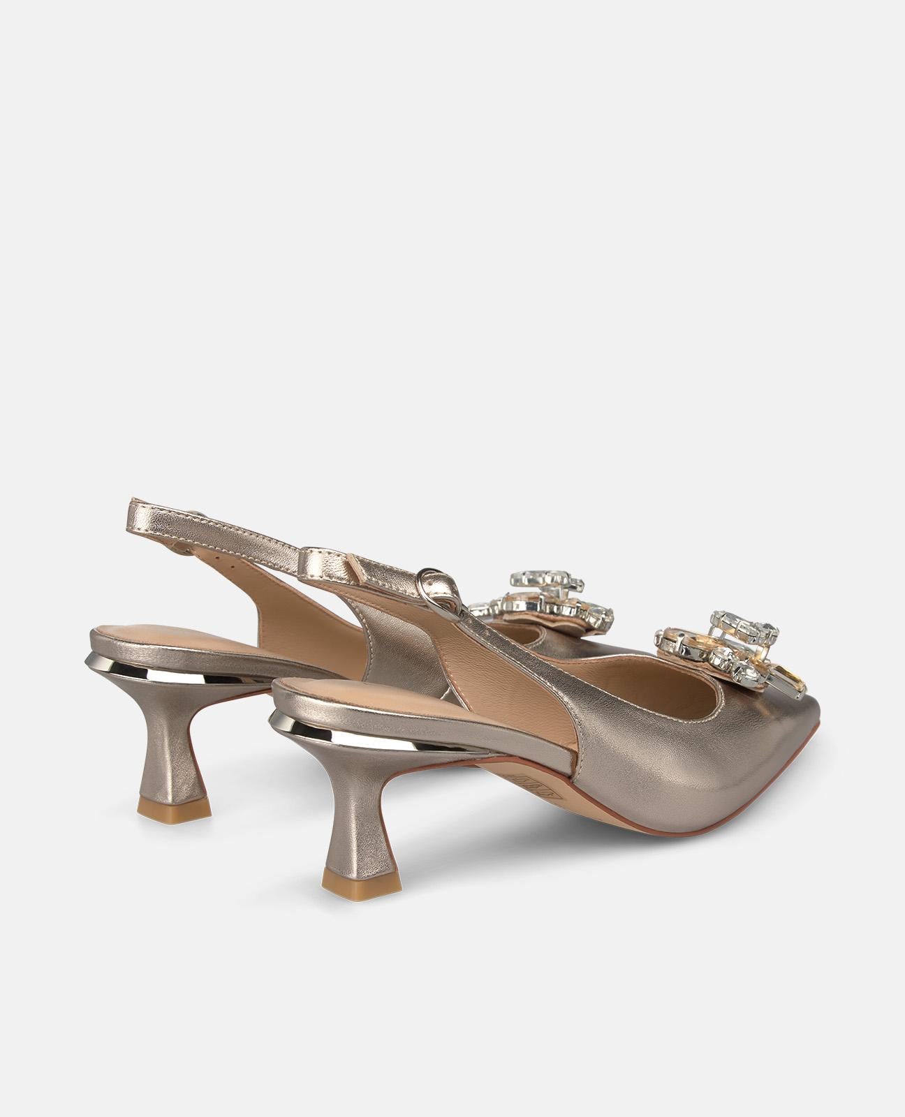 SALON DESTALONADO CON PEDRERIA ESPECIAL