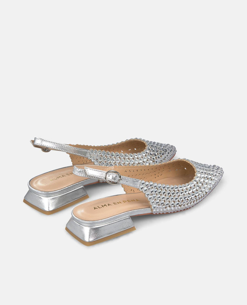 DÉTAILS DE LA CHAUSSURE PLATE