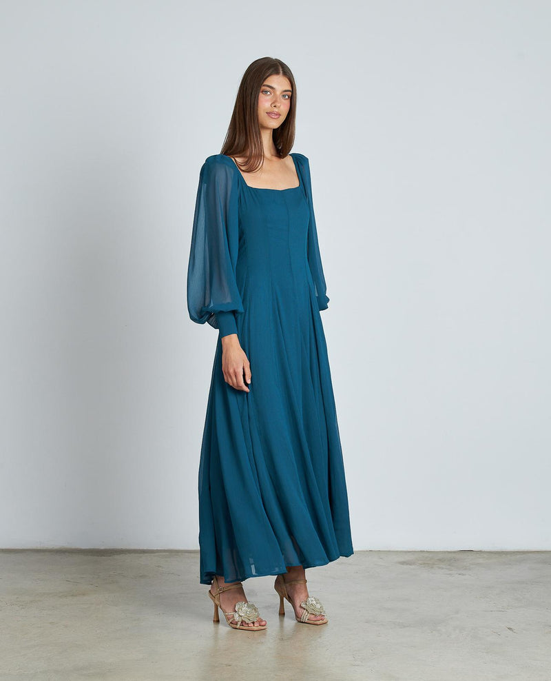 ROBE LONGUE À MANCHES BOUFFANTES