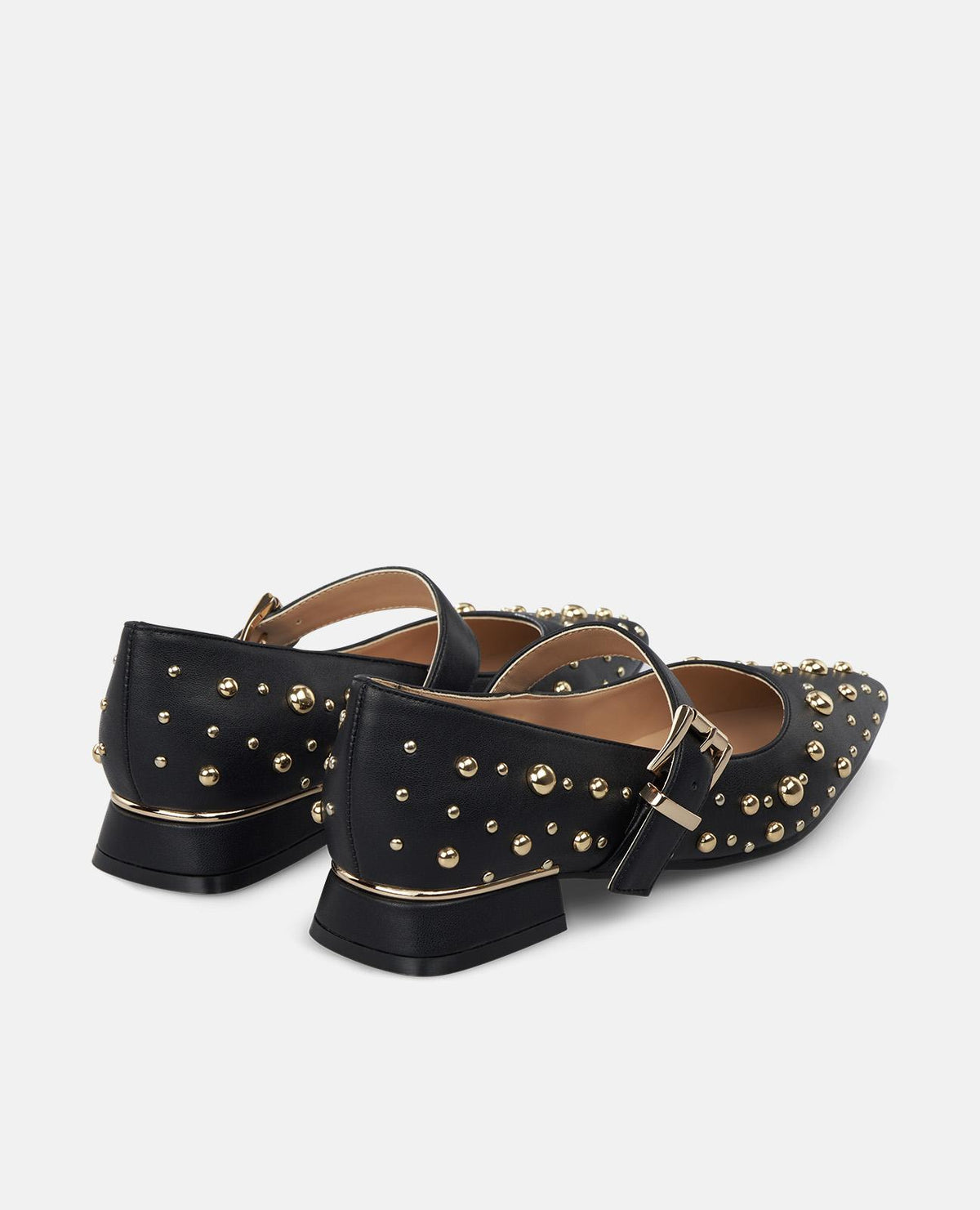 SCARPA PIATTA CON BORCHIE