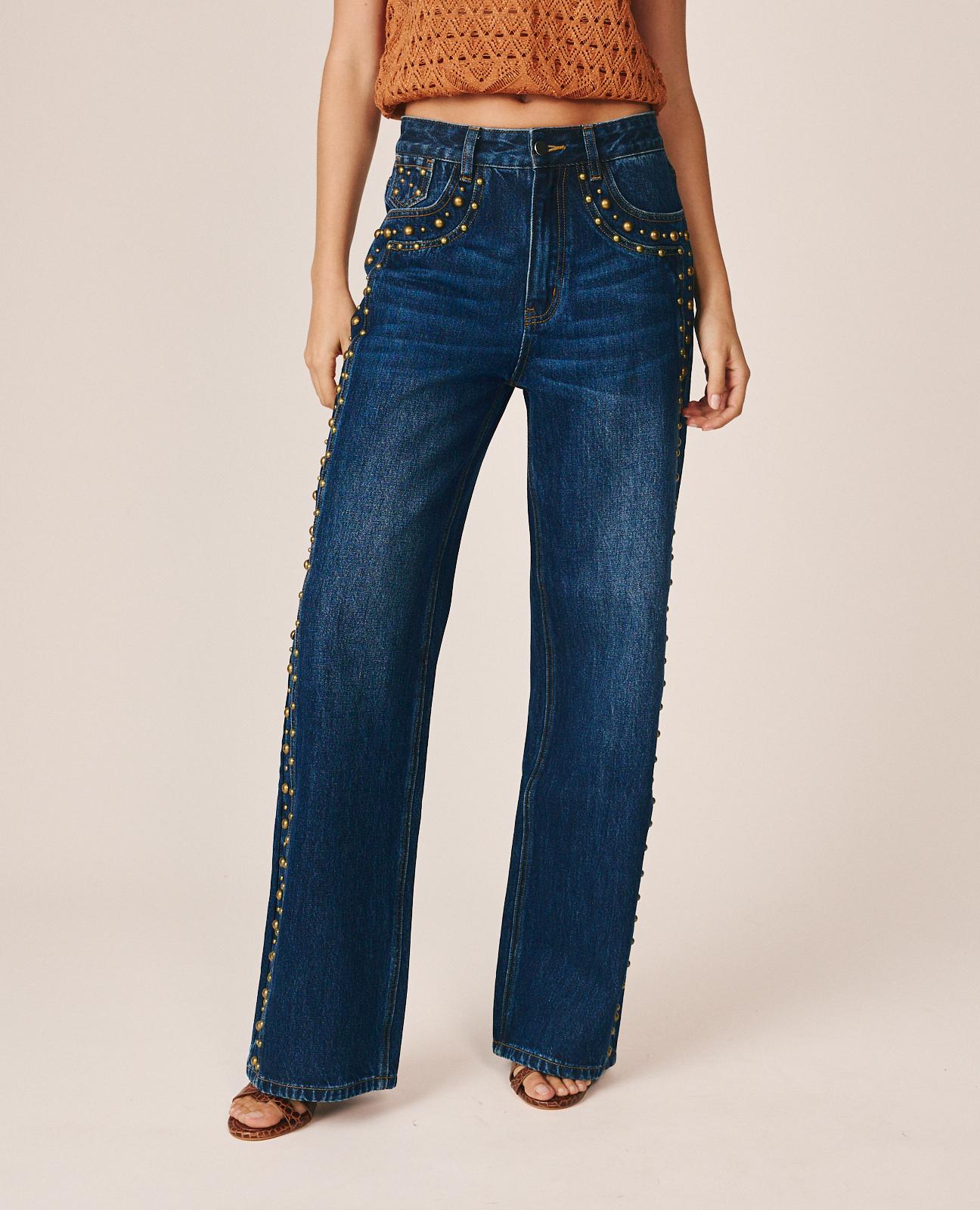 PANTALÓN VAQUERO TACHAS METÁLICAS