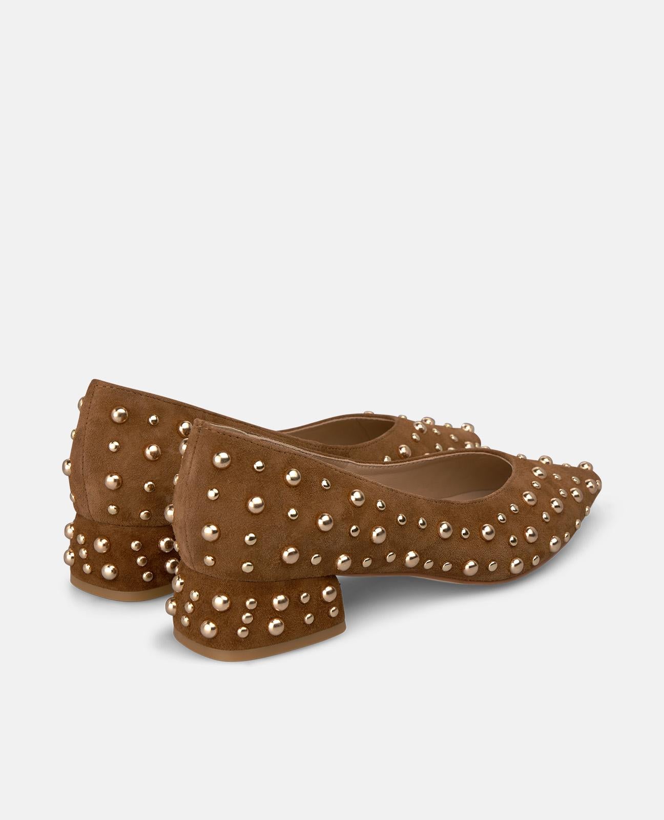ZAPATO SALÓN ANTE CON TACHAS CIRCULARES