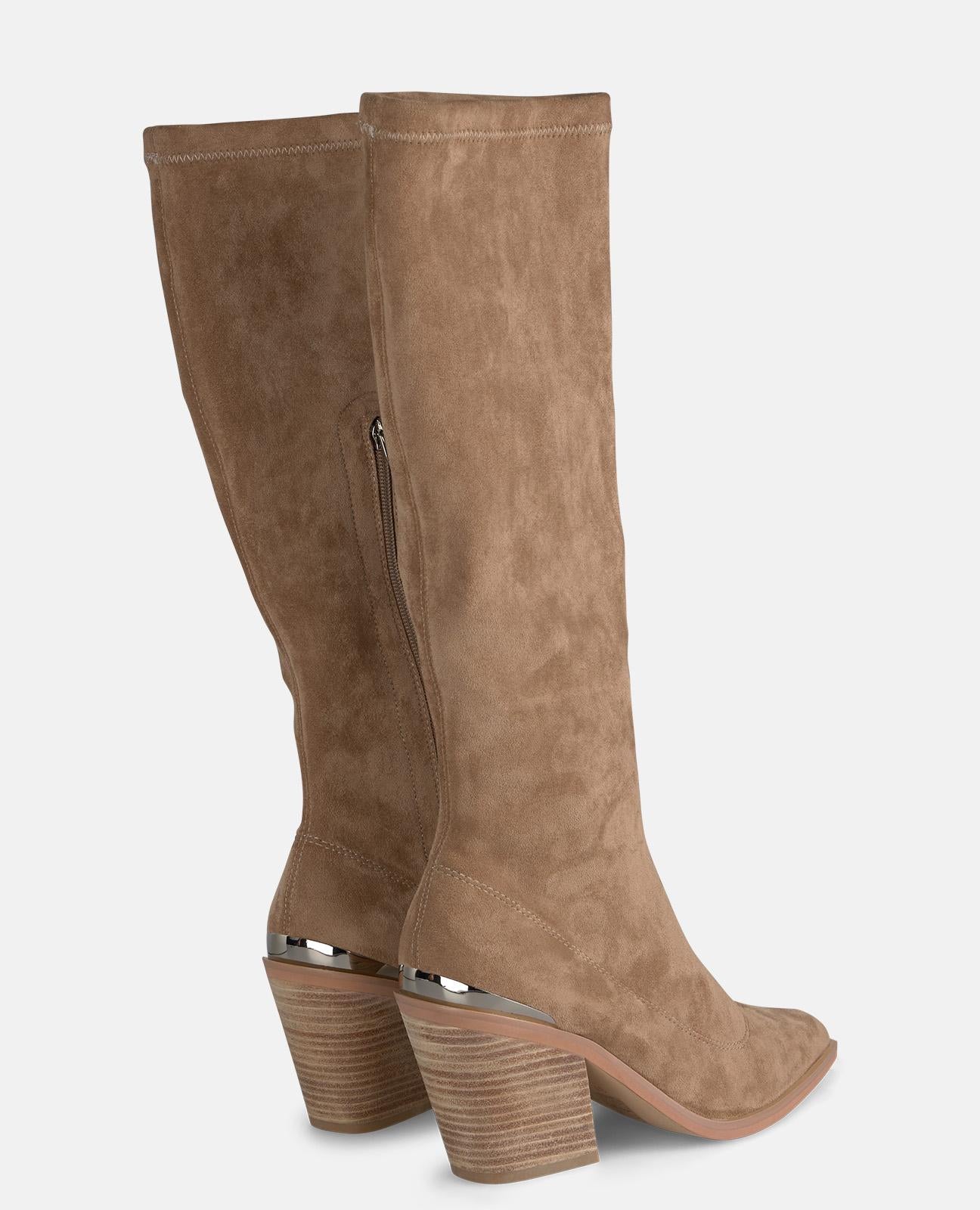 BOTTE MOULANTE AVEC DÉTAILS MÉTALLIQUES