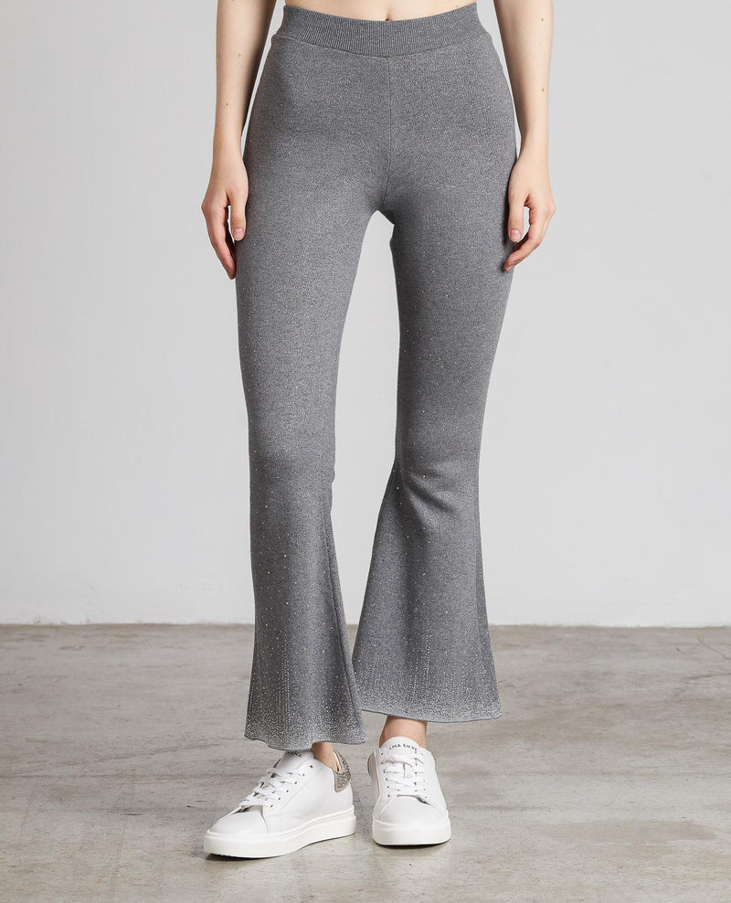 PANTALÓN ACAMPANADO DETALLES