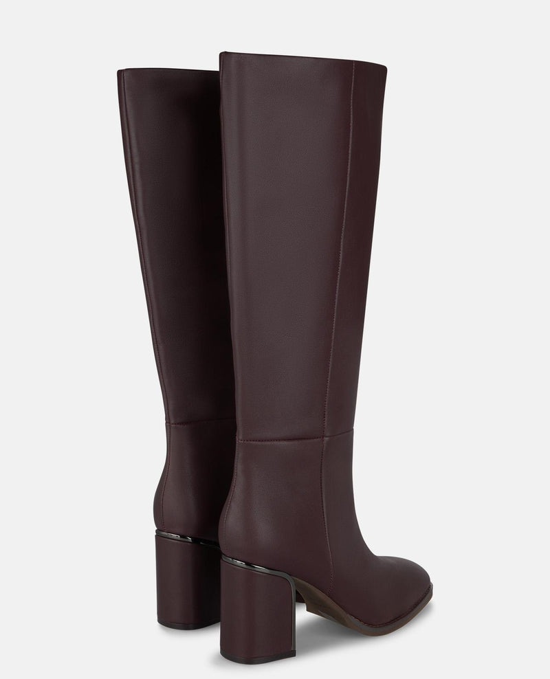 BOTA CON TACÓN ANCHO