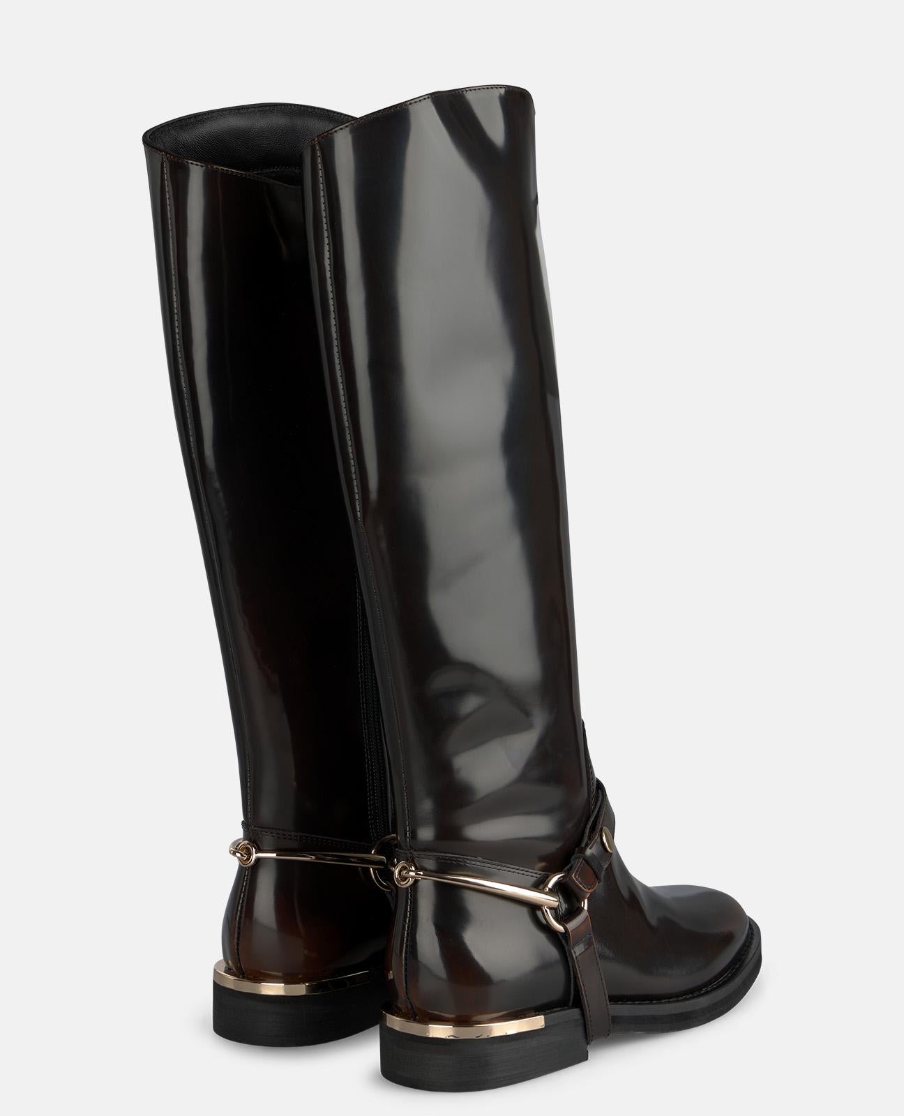 BOTA PLANA DETALLES METALIZADOS