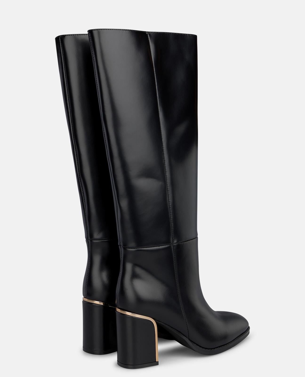 BOTA DE PIEL CON TACÓN