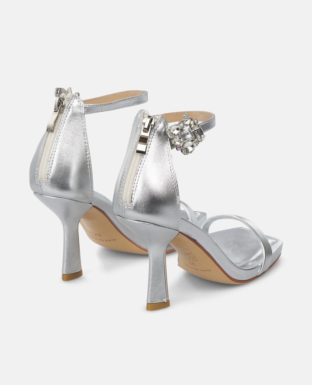 SANDALIA TACÓN HEBILLA