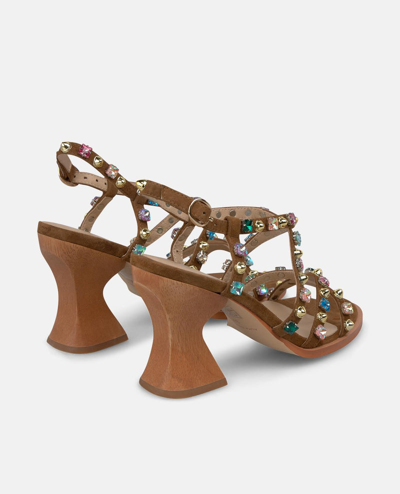 SANDALIA TIRAS MULTIFUNCION TACHAS