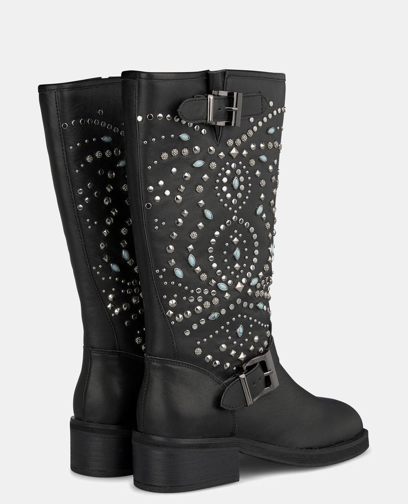 BOTA DE FIVELA COM TACHAS