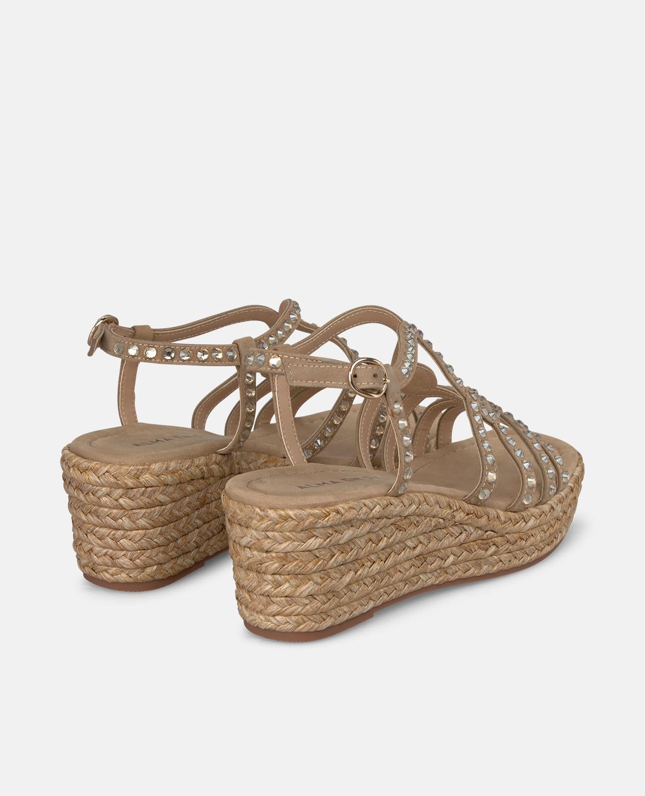 SANDALIA CUÑA CON TACHAS