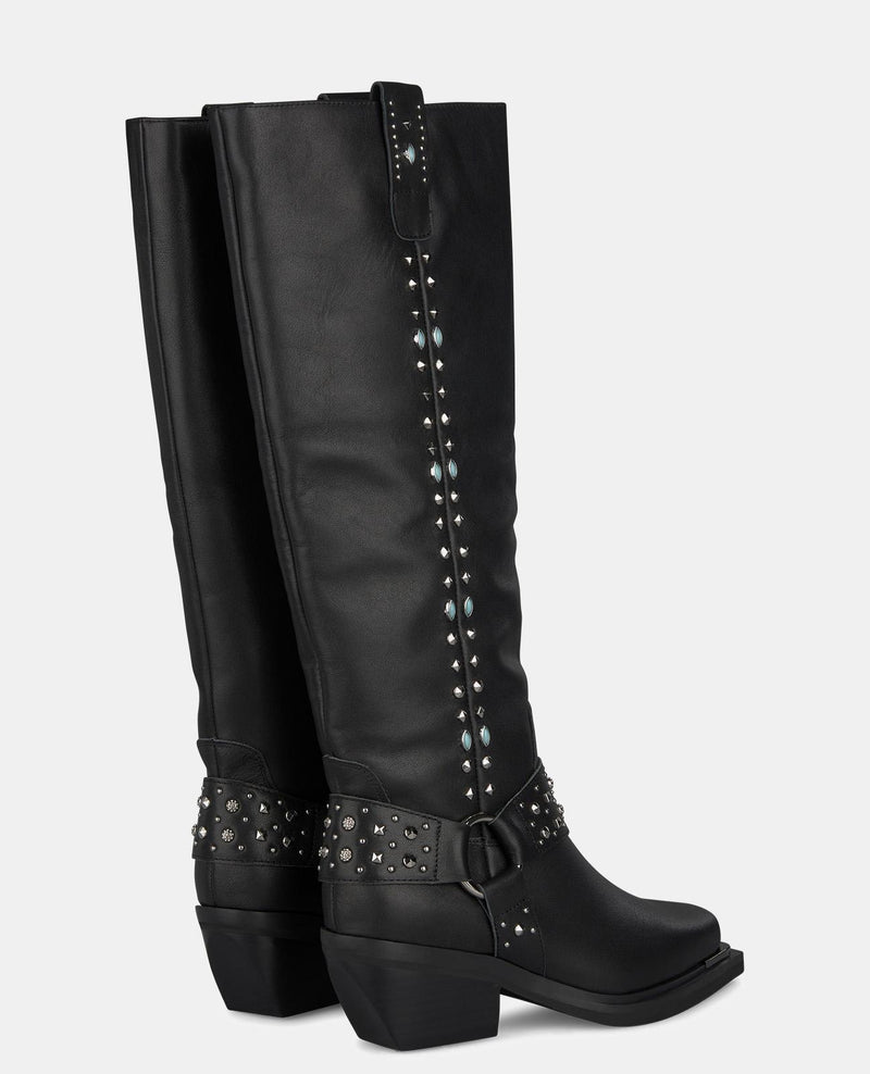 STIEFEL MIT METALLDETAILS