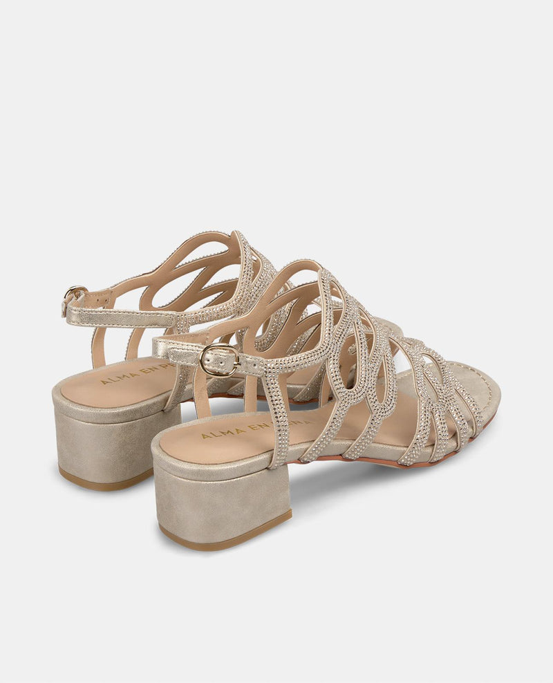 SANDÁLIA COM TIRAS EMARANHADAS