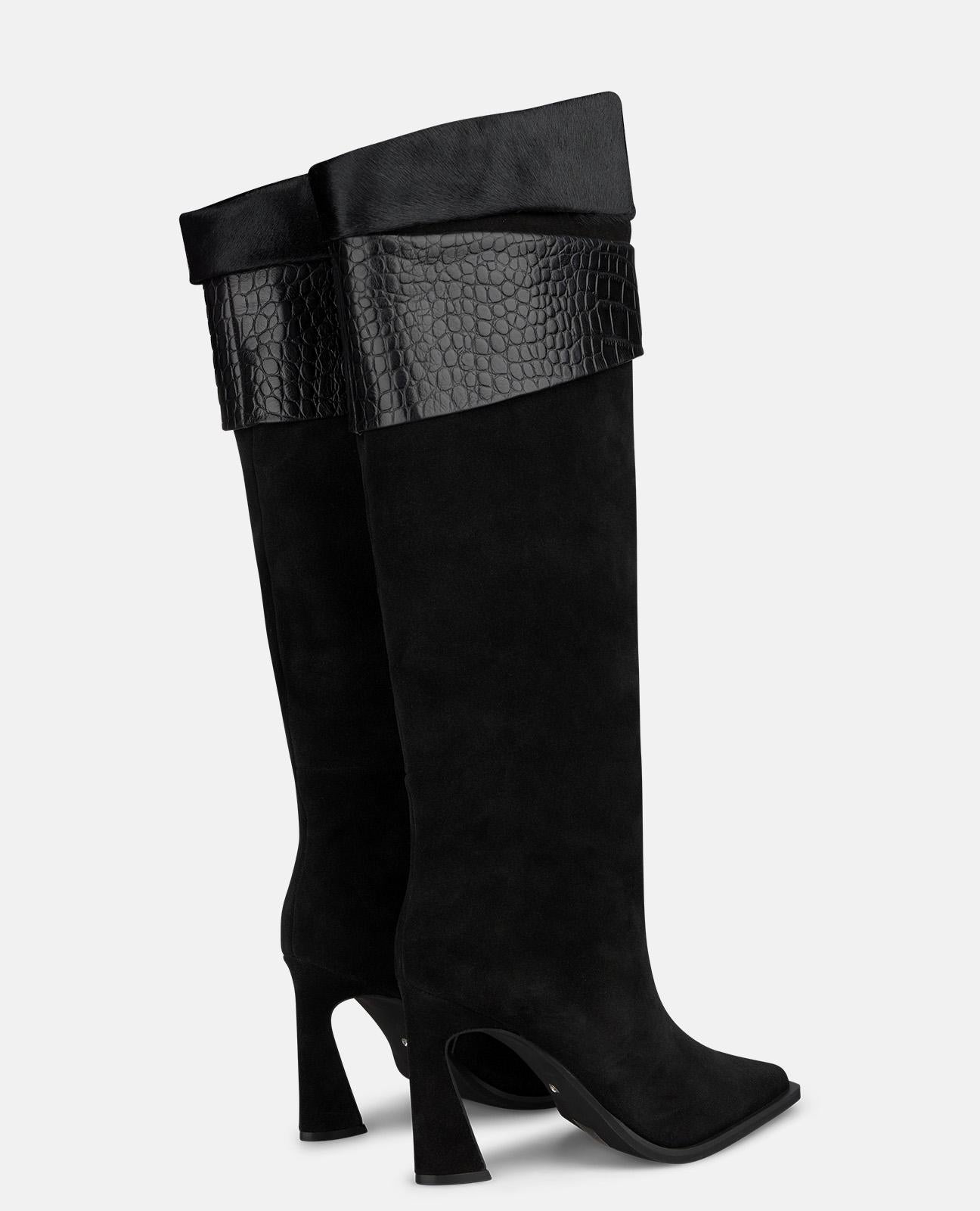 BOTA DE PIEL CON DETALLE ANIMAL PRINT