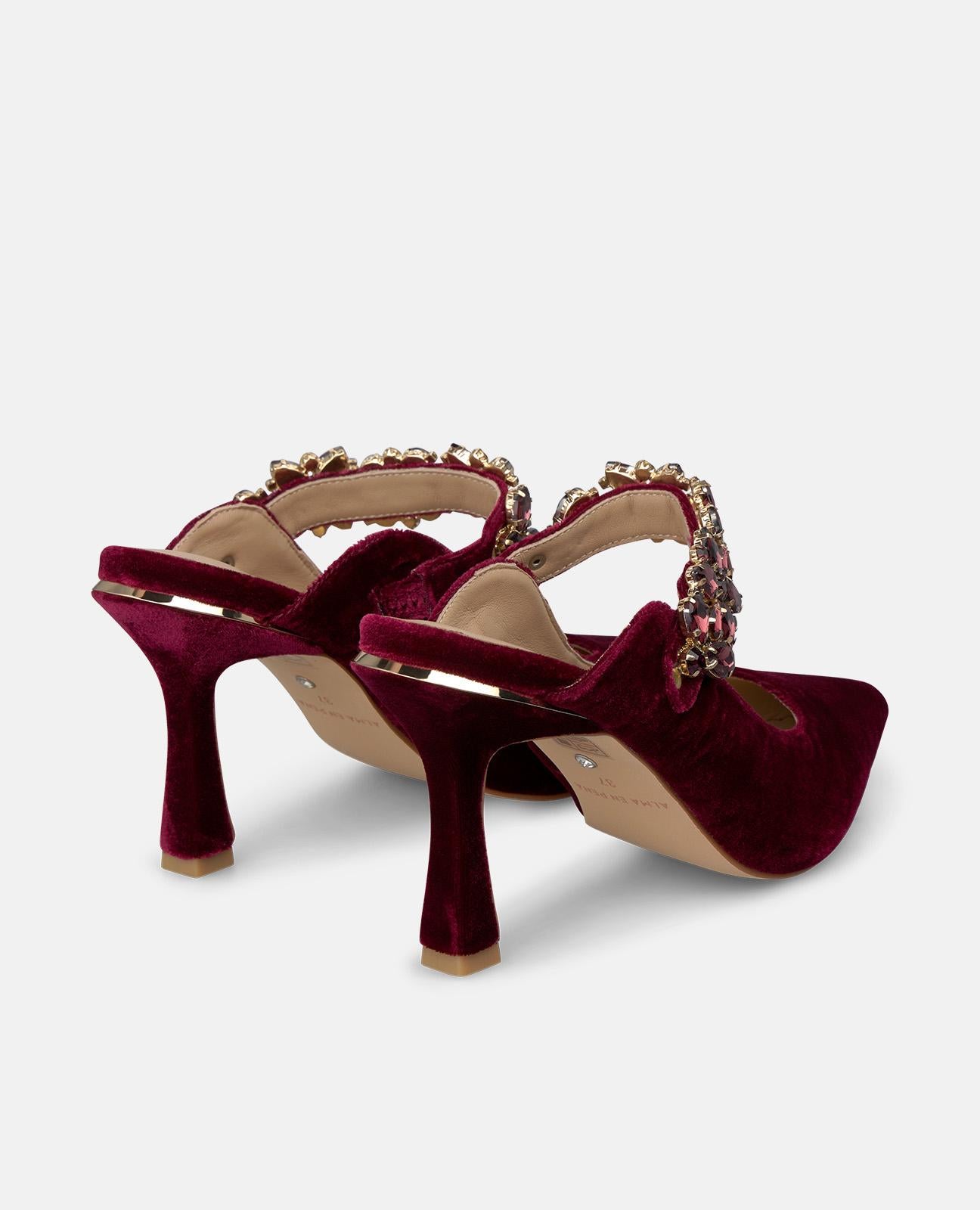 ZAPATO DE TACÓN DESTALONADO DE TERCIOPELO