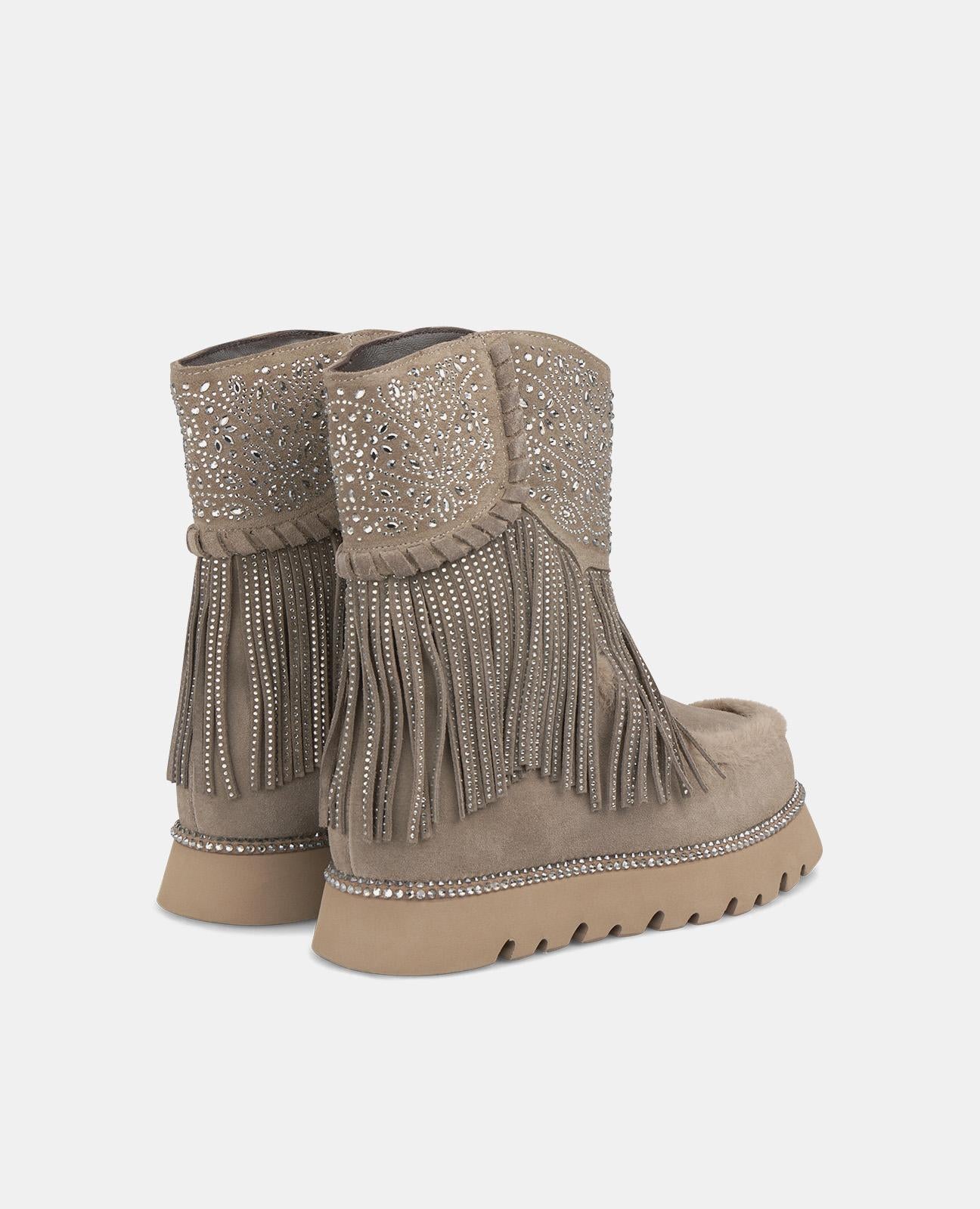 BOTTINES EN FOURRURE AVEC FRANGES