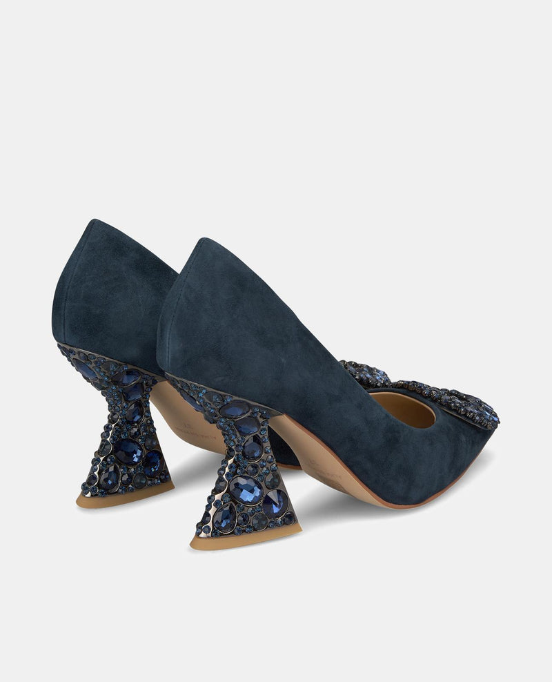 HOCHHACKIGER SCHUH MIT VERZIERUNG