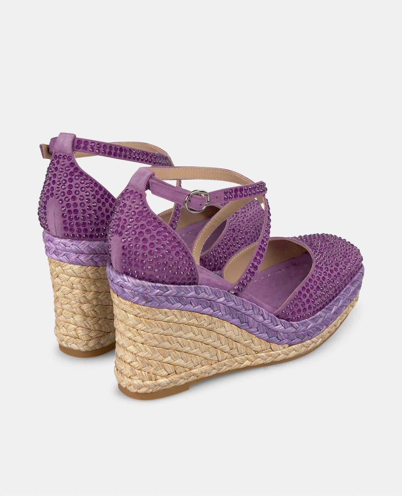 WEDGE WITH CROSSED STRIPS