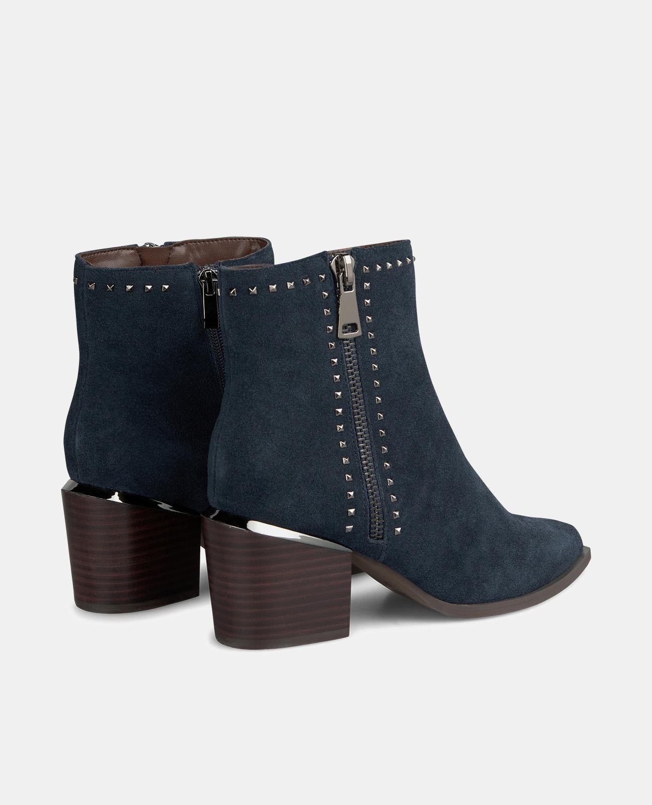 BOTINS COM FECHO DE CORRER NO CALCANHAR