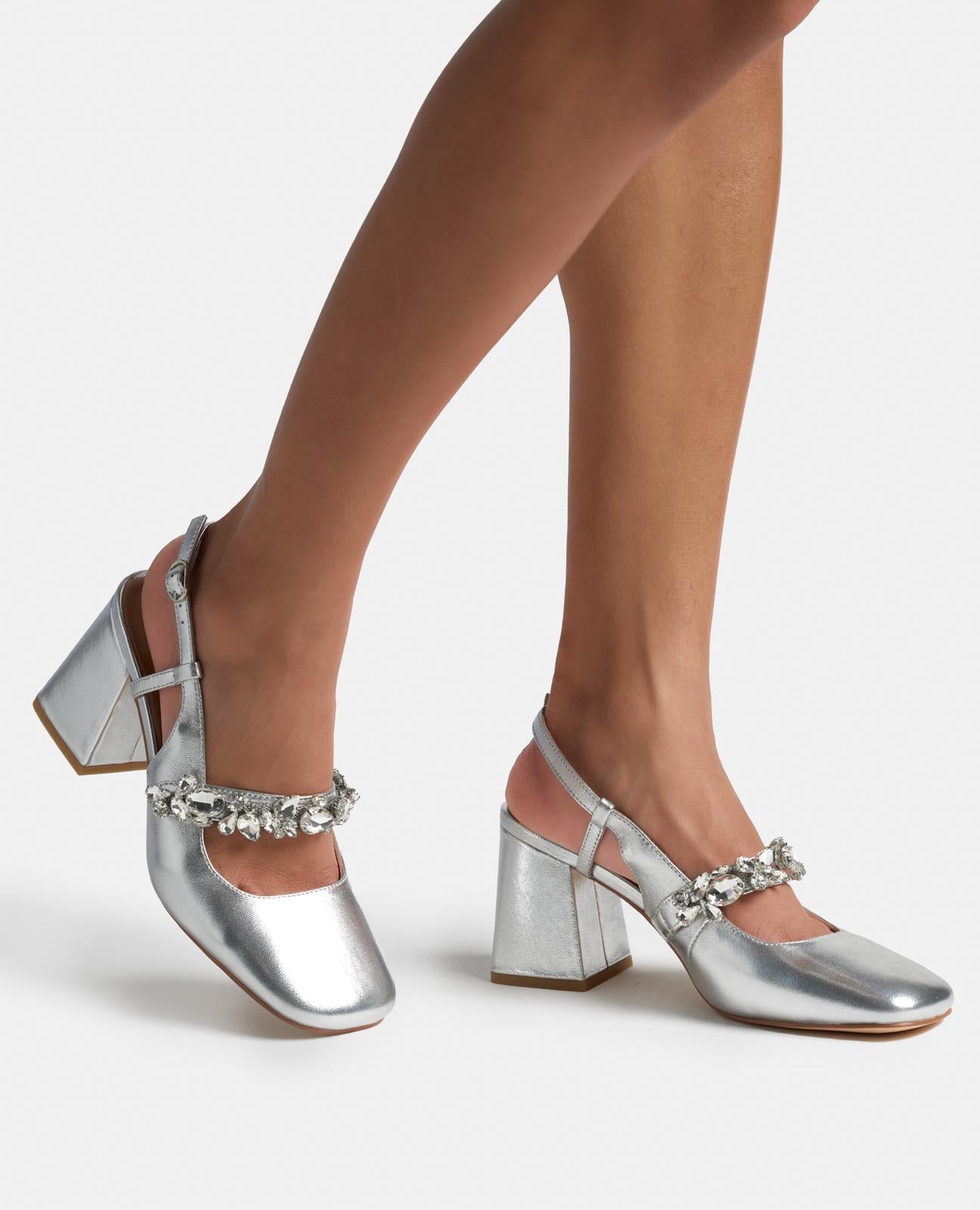 HEELED SHOE WITH RHINESTONE DETAIL