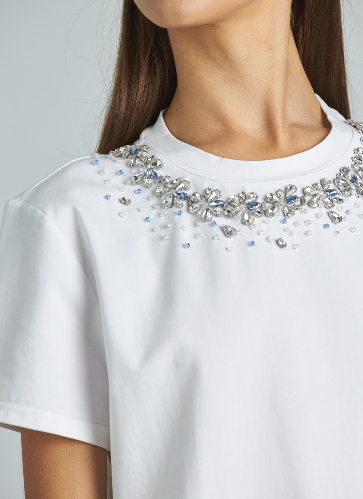 T-SHIRT À COL AVEC STRASS