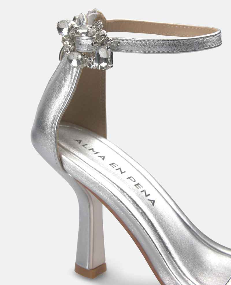 SANDALIA TACON TIRA METALIZADA