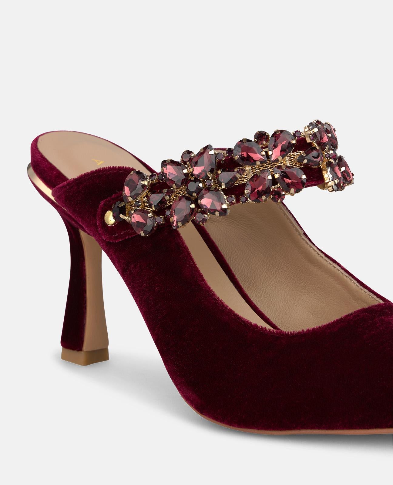 ZAPATO DE TACÓN DESTALONADO DE TERCIOPELO