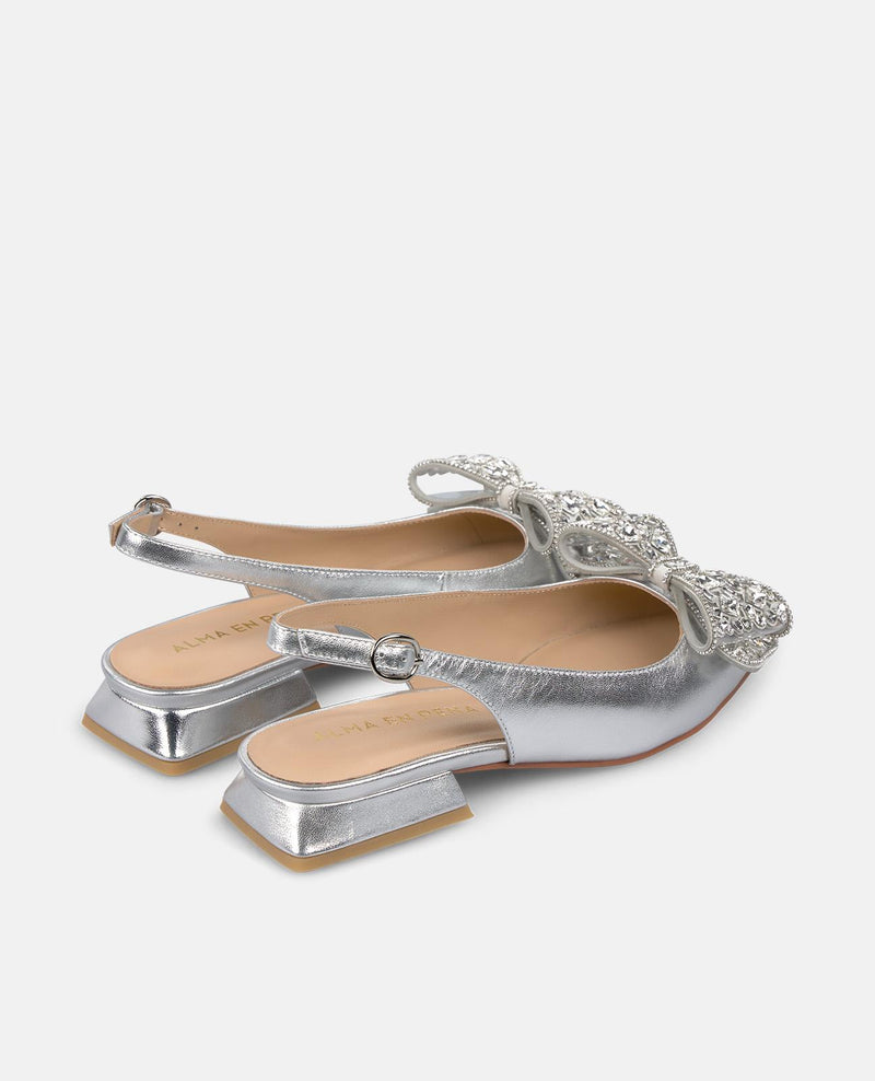 CHAUSSURE PLATE AVEC NOEUD