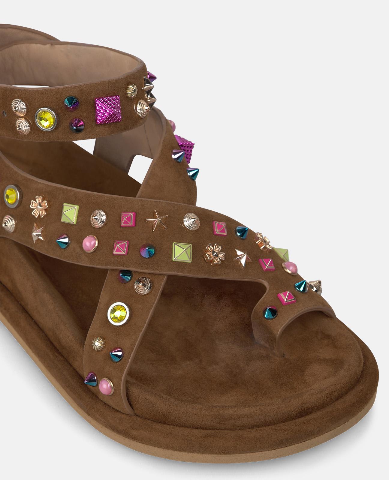 SANDALIA PLANA TACHUELAS