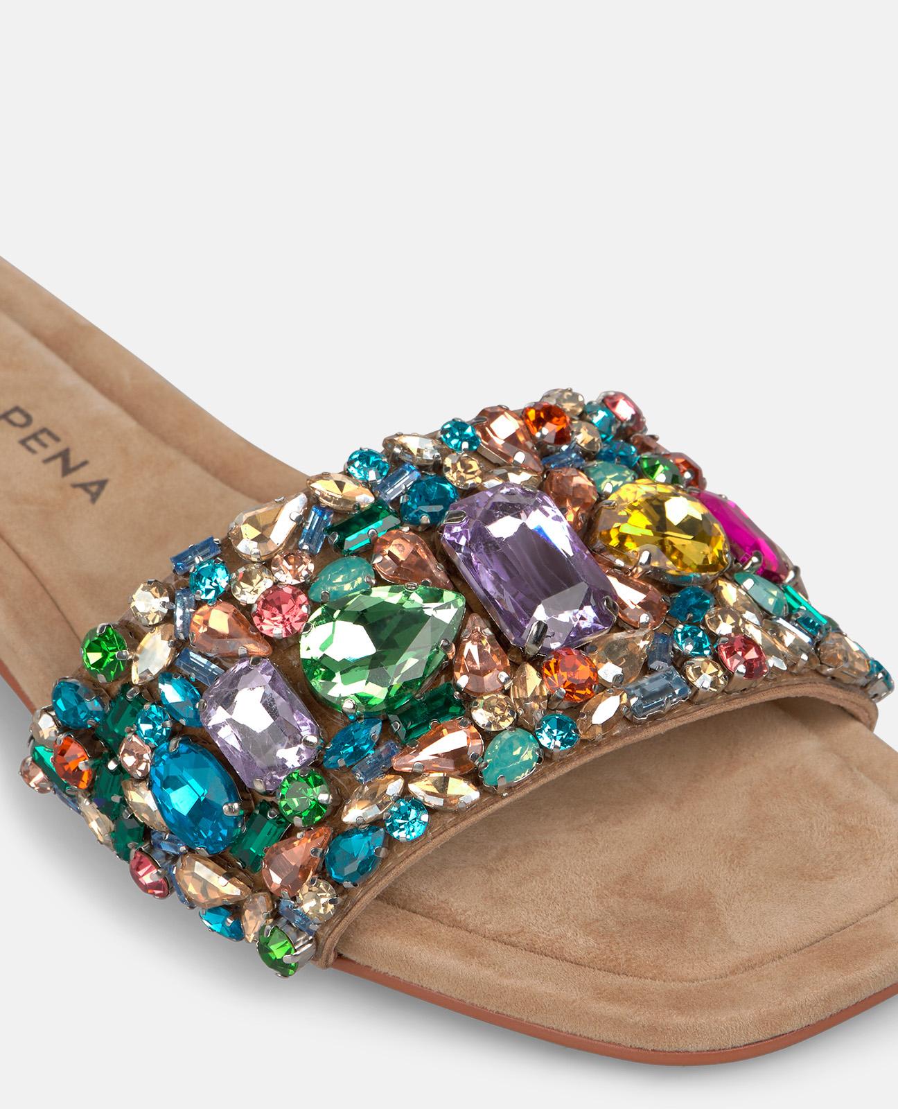 SANDALIA DE TACON BAJA CON DETALLE TIRA ANCHA