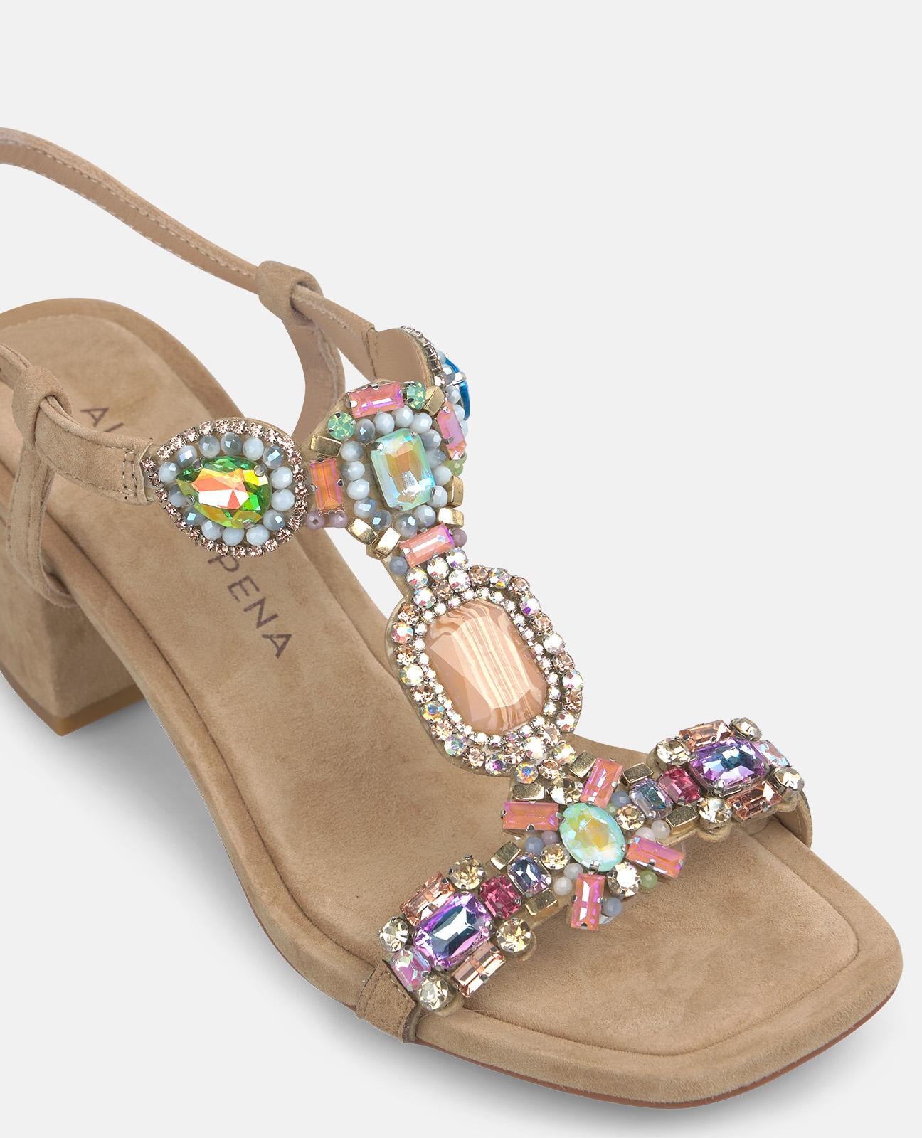 SANDALIA CON DETALLE PEDRERIA