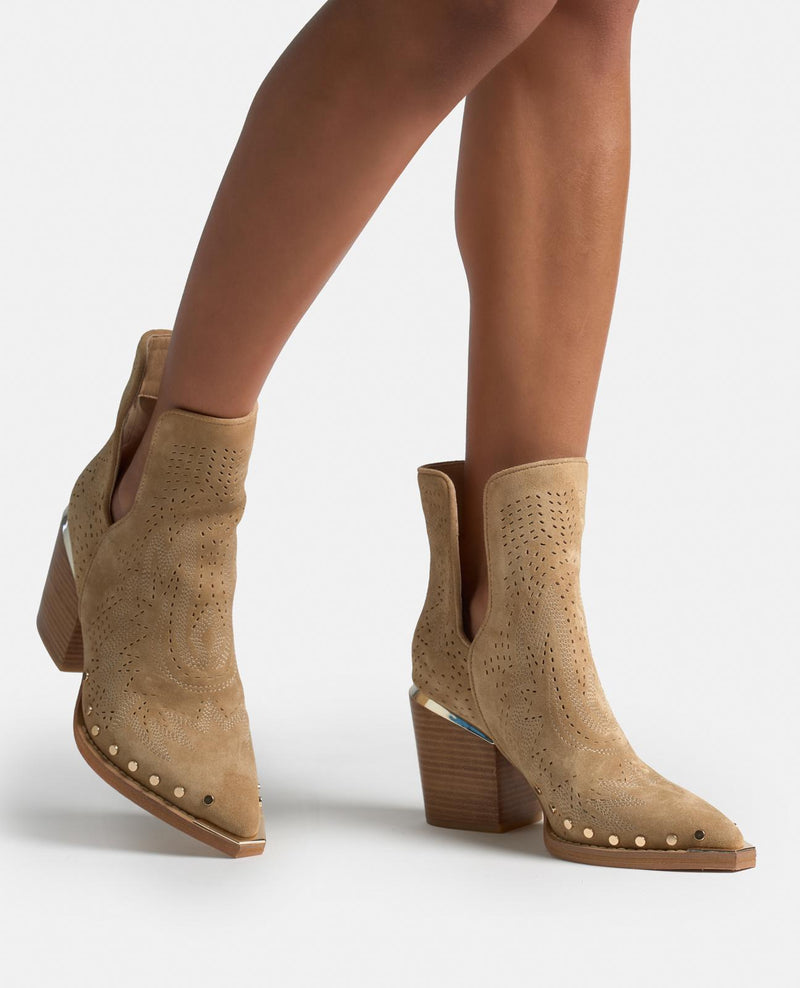 HEELED ANKLE BOOT WITH OPENING