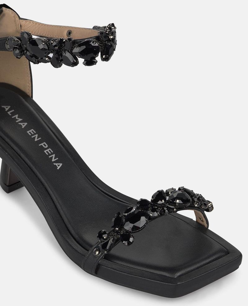 SANDALIA CON ADORNO PEDRERIA