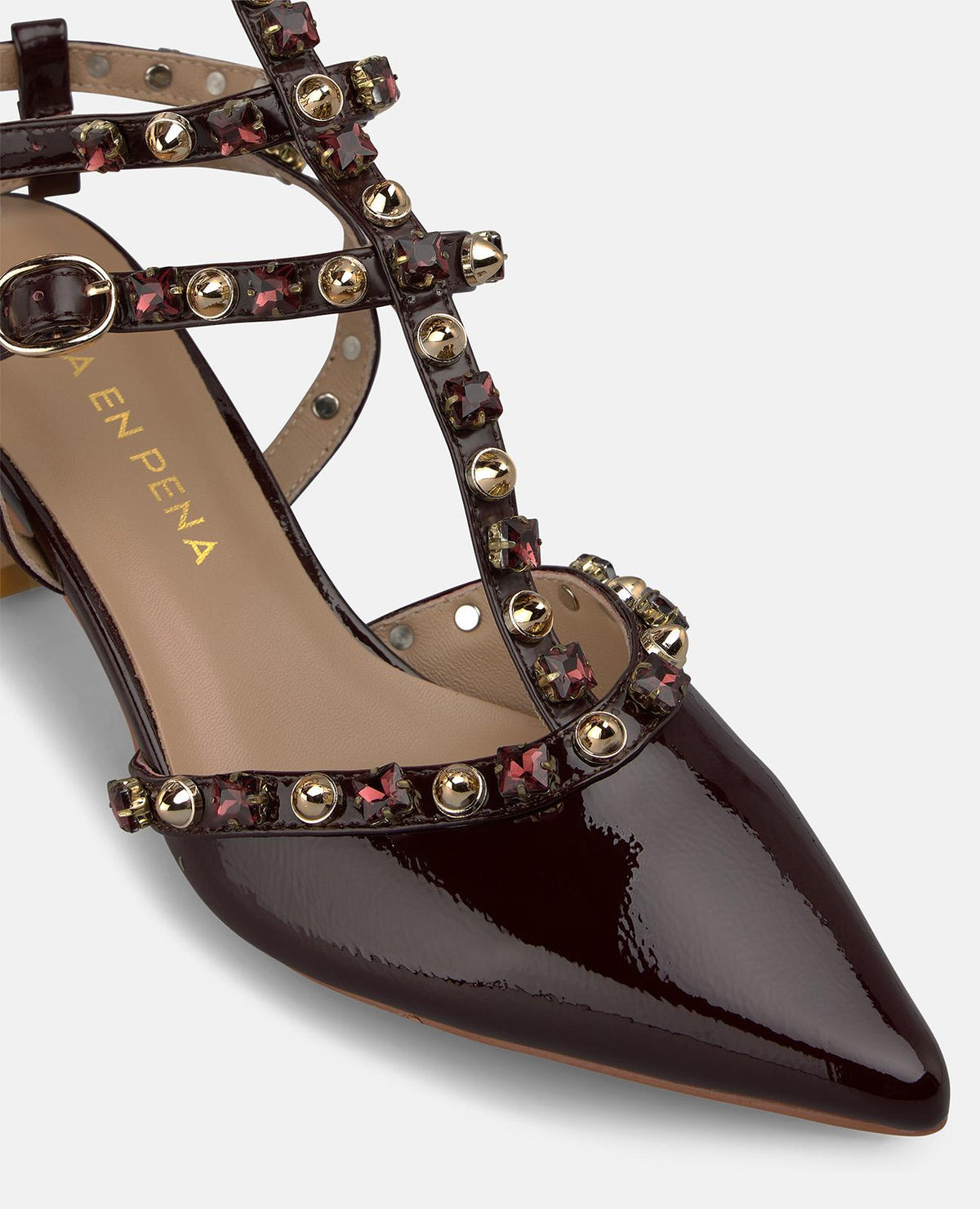 ZAPATO DESTALONADO CHAROL CON HEBILLAS