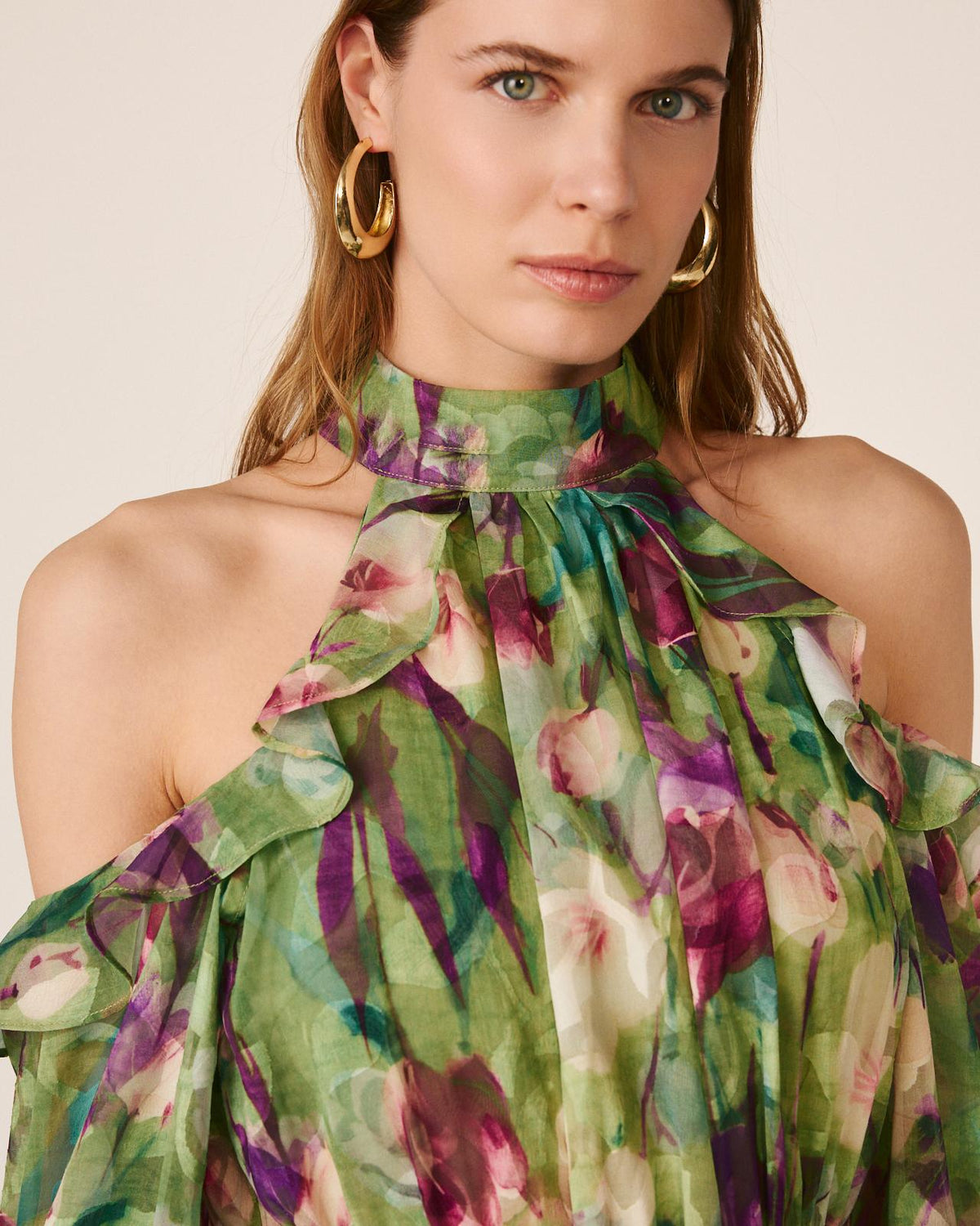 ABITO CON SCOLLO ALL'HALTER